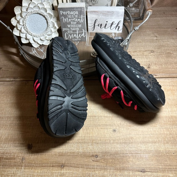 UGG Black Spaceslider Tech Slide with Pink Laces - Picture 4 of 6